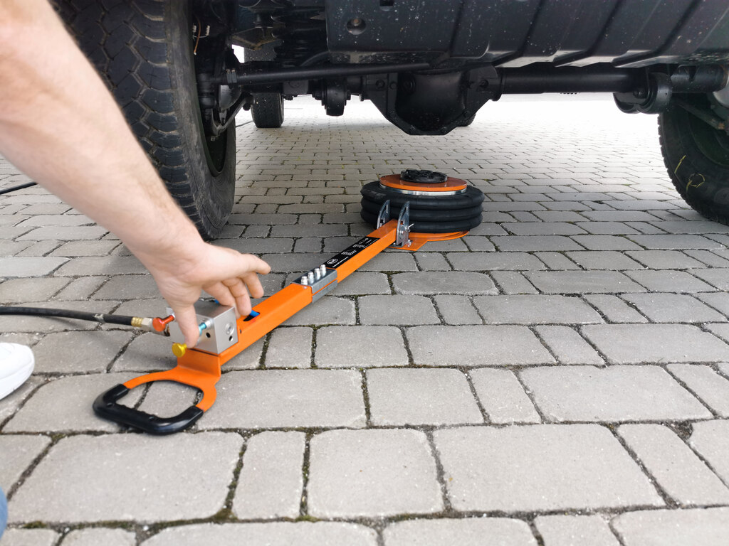 Pneumatikus 3 légpárnás emelő 6T (Lifter) , 15-43 cm M80135